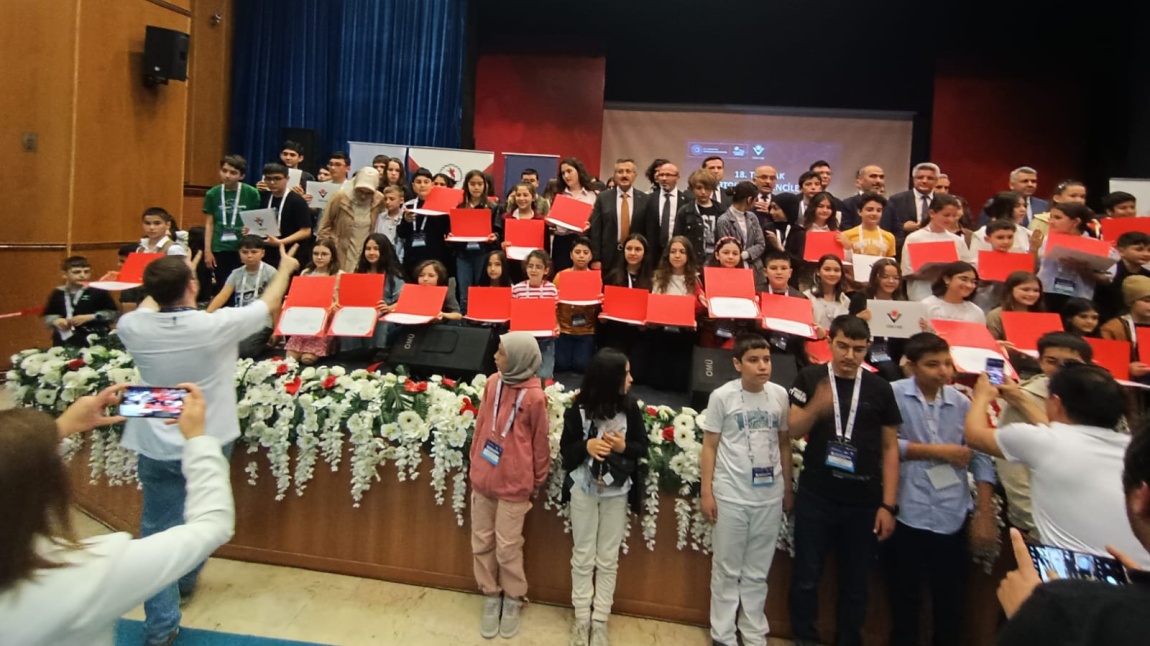 Okulumuz TÜBİTAK 2204 B (Ortaokul Öğrencileri Araştırma Projeleri Yarışması) İlimizi Türkiye Finalleri'nde Temsil Edecek.