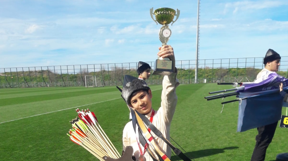 Okulumuz Öğrencileri Geleneksel Türk Okçuluğu Minikler,Küçükler ve Gençler İl Açık Alan Şampiyonasında Kupasını Aldı.